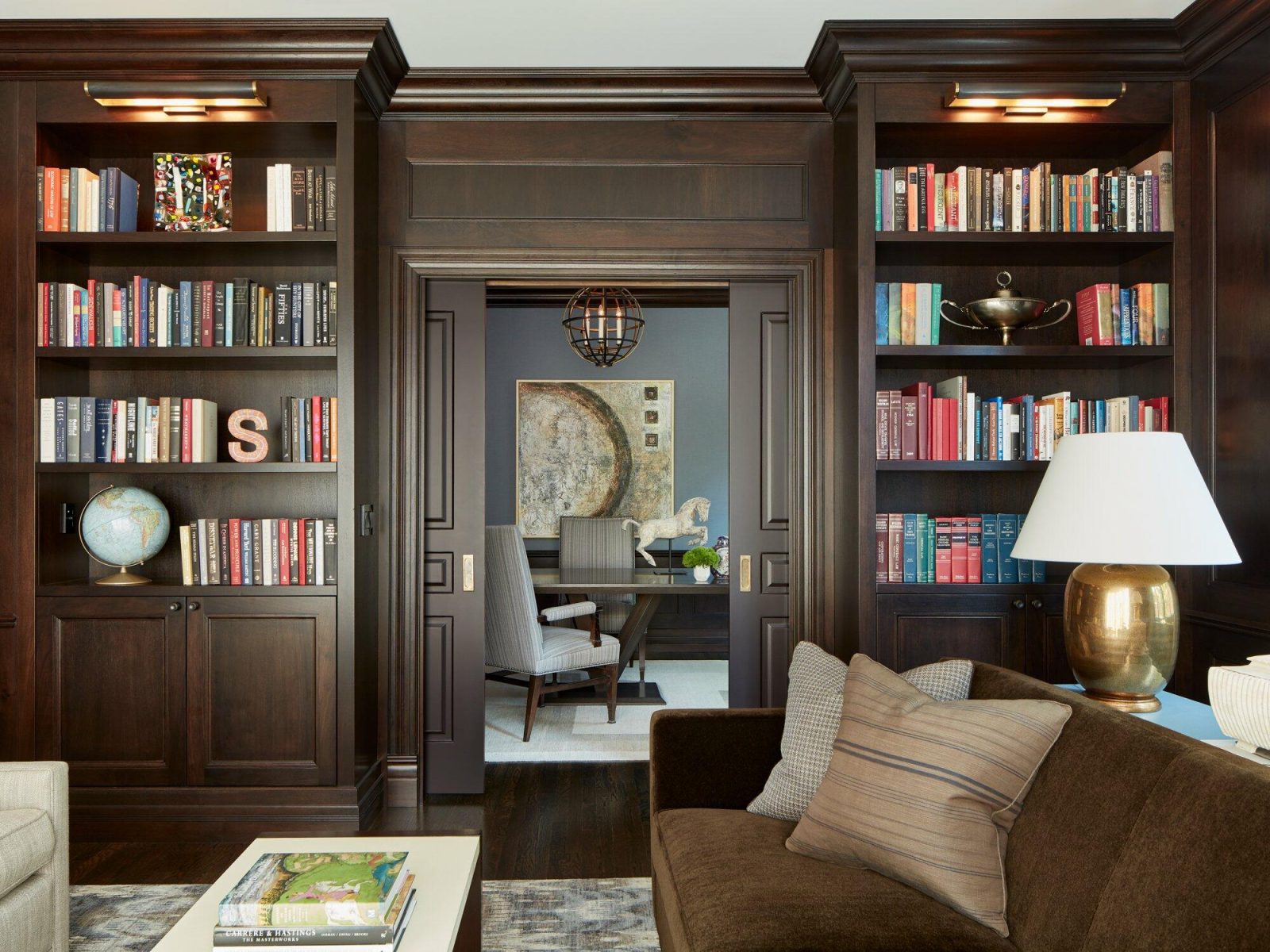 Elegant Office With Natural Light in Chicago