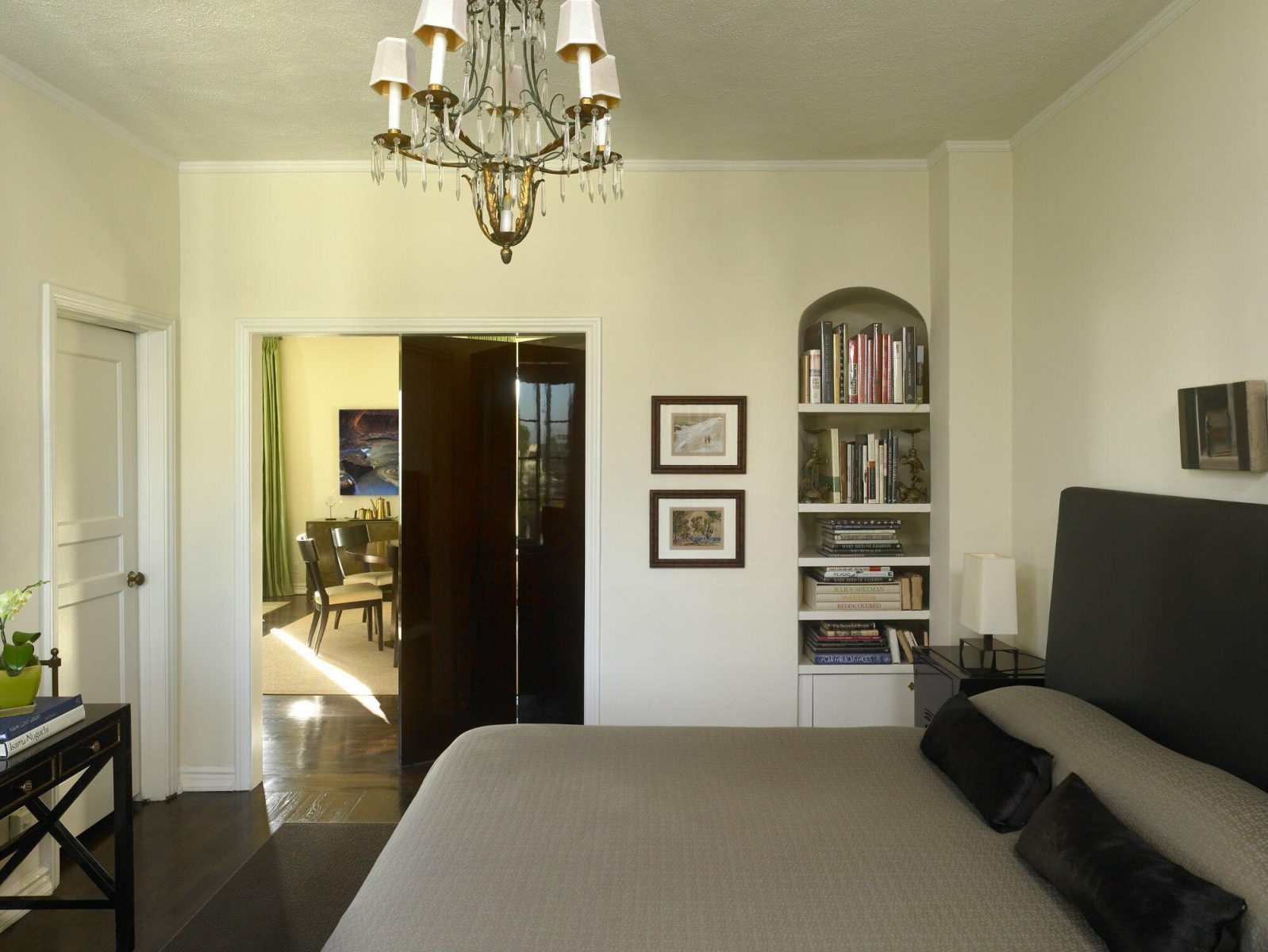Simplistic and Clean Bedroom Design in Los Angeles