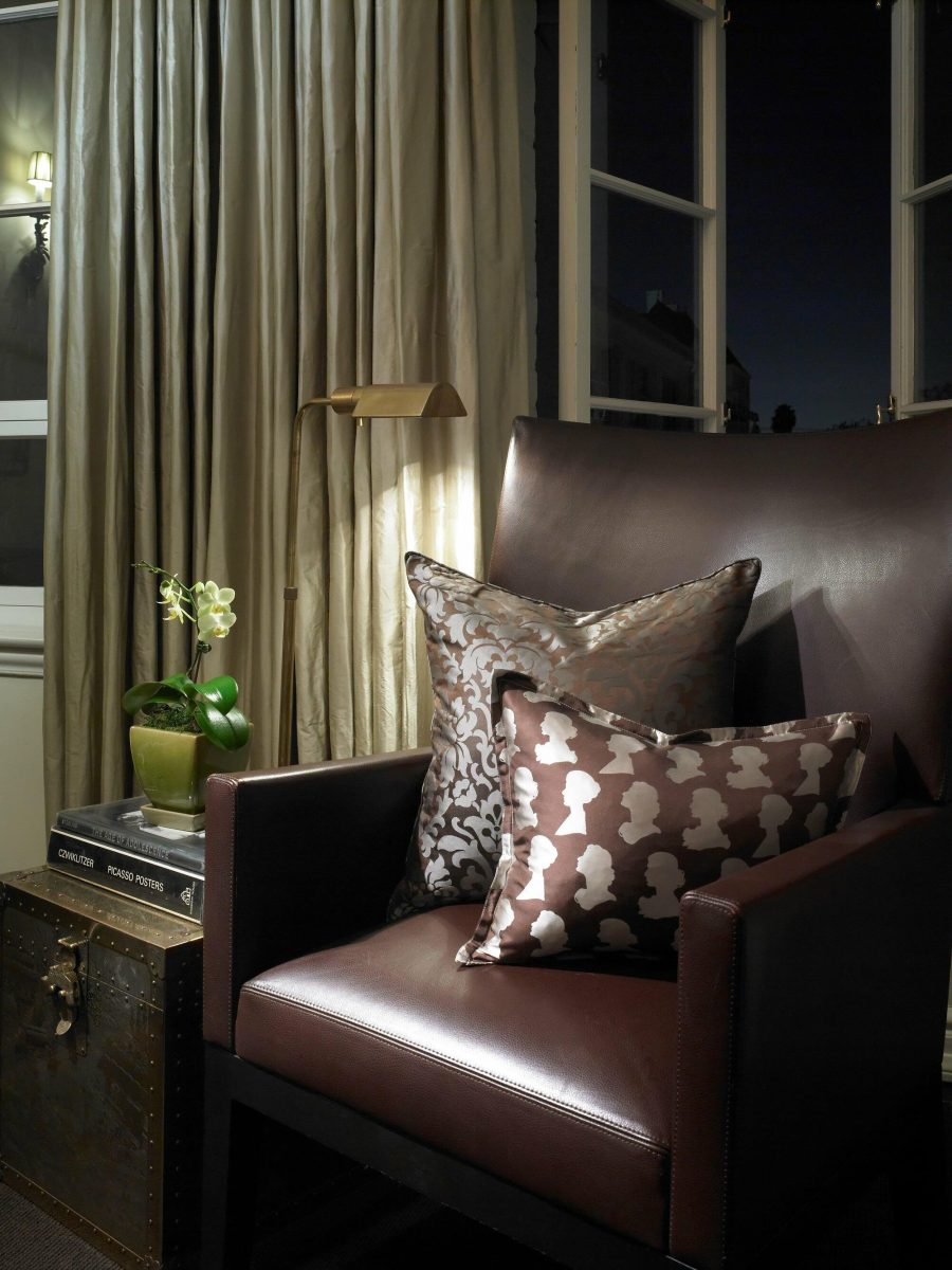 Formal Home Decor in Los Angeles Apartment