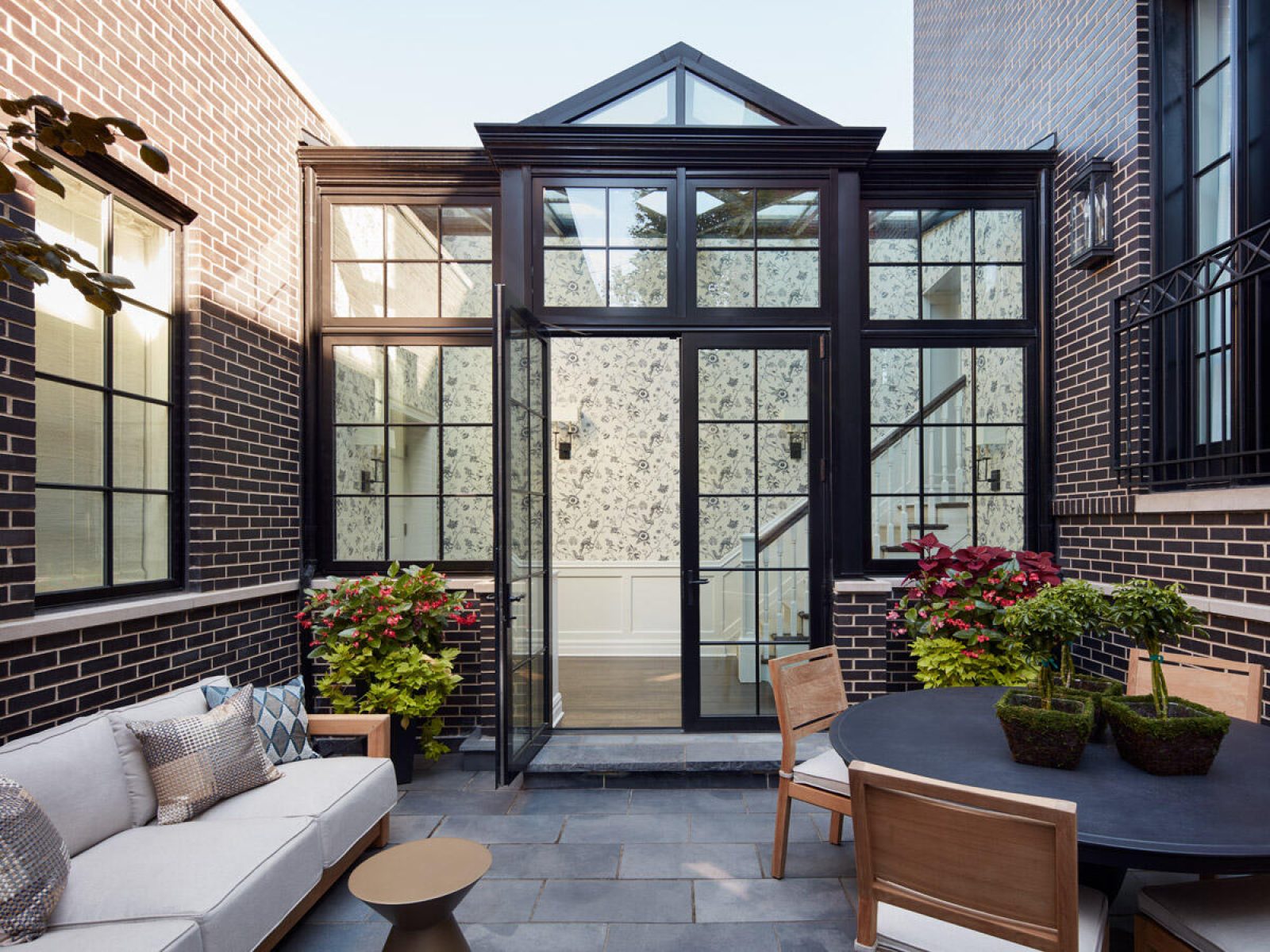 Furnished Outdoor Patio in Chicago