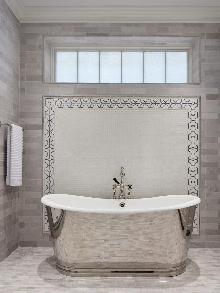 Luxurious Freestanding Bathtub Design in Chicago